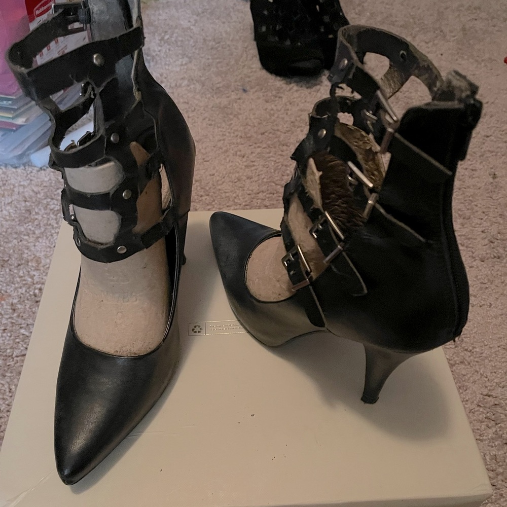 Sexy Stiletto Pump w/ Straps and back zipper